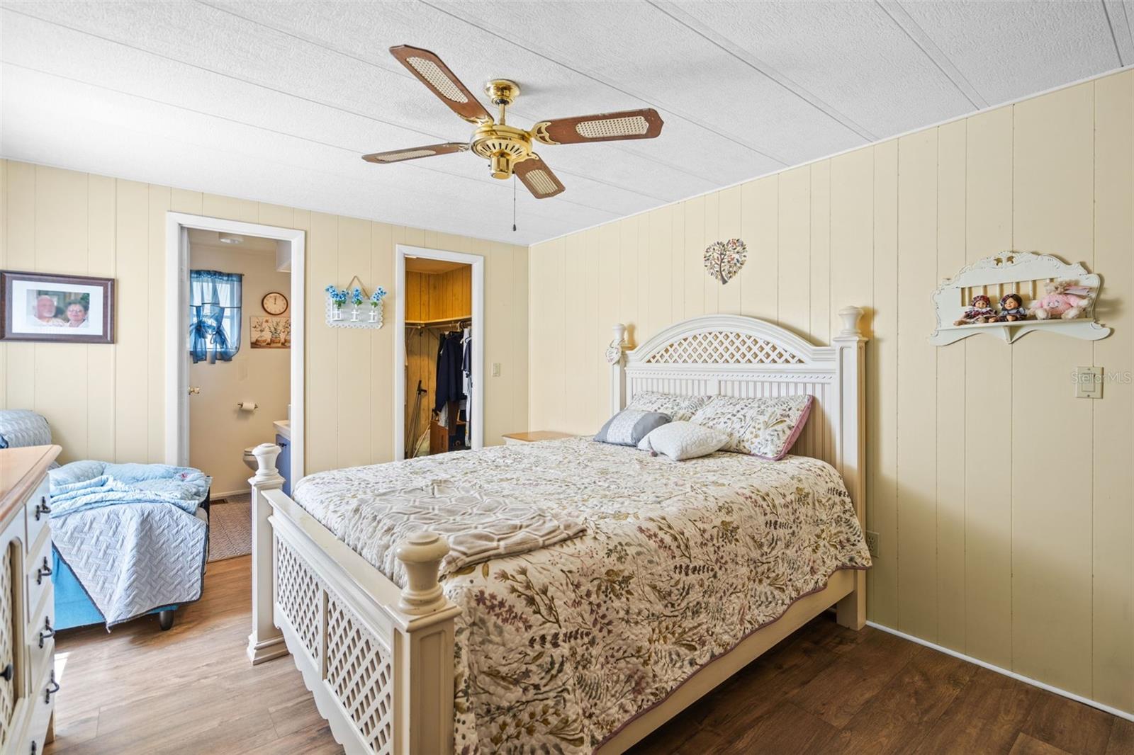 Image 15 of 35 For 5529 Golden Gate Boulevard