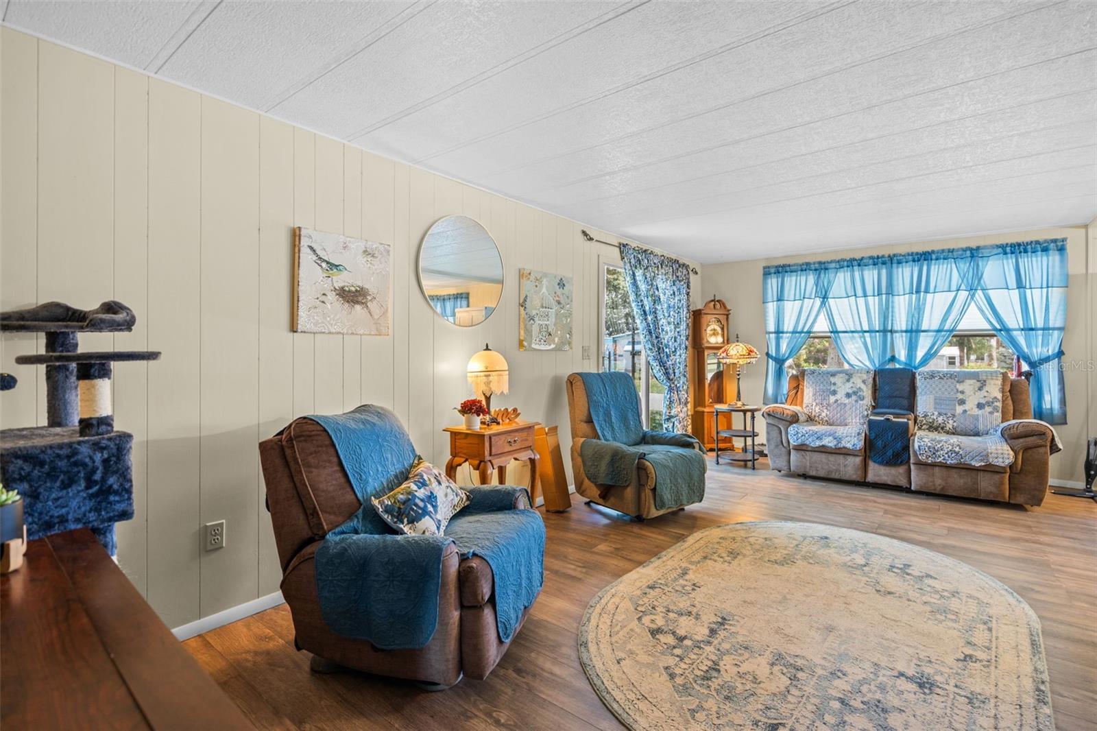 Image 3 of 35 For 5529 Golden Gate Boulevard