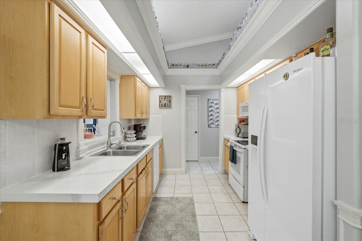 Image 17 of 58 For 173 White Cliff Boulevard