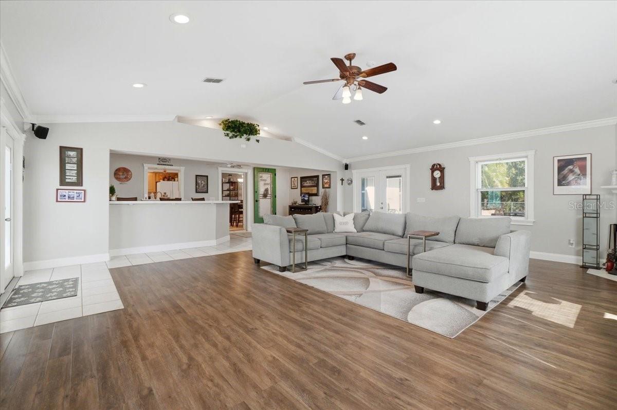 Image 21 of 58 For 173 White Cliff Boulevard