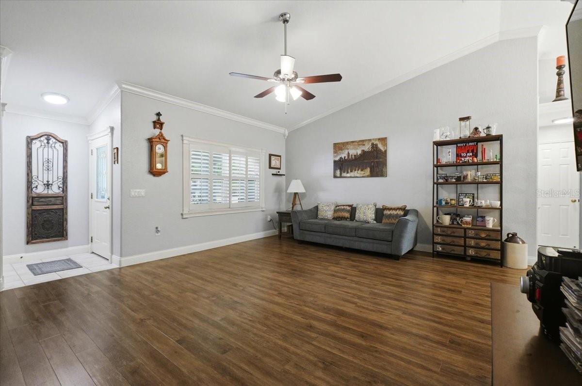 Image 37 of 58 For 173 White Cliff Boulevard