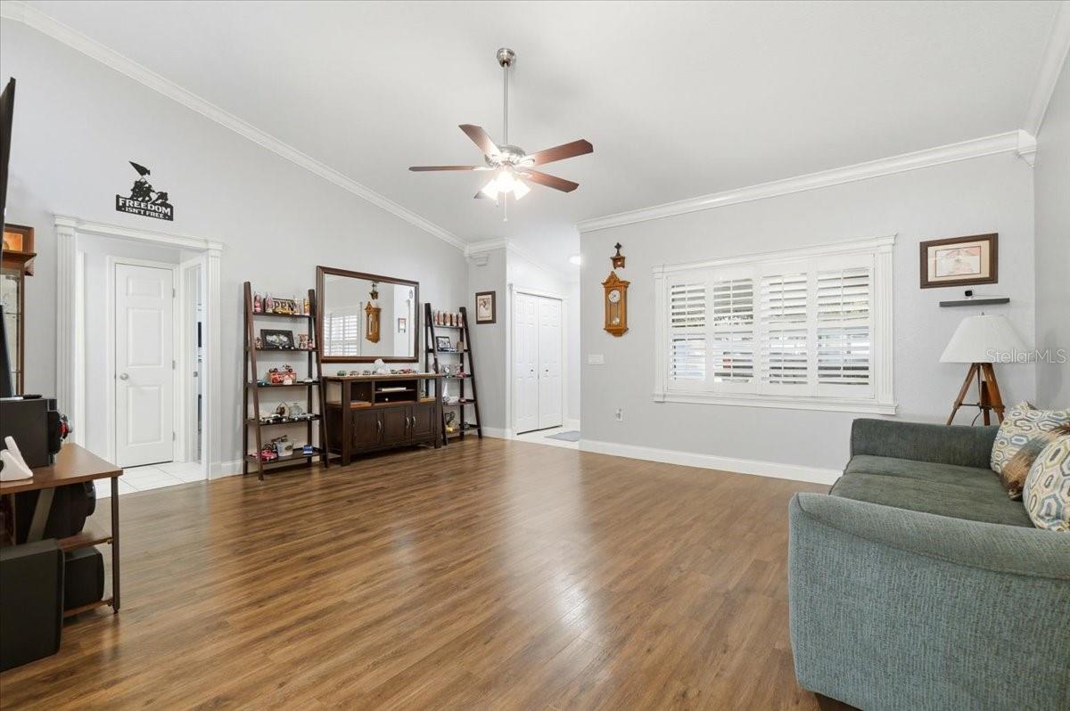 Image 38 of 58 For 173 White Cliff Boulevard