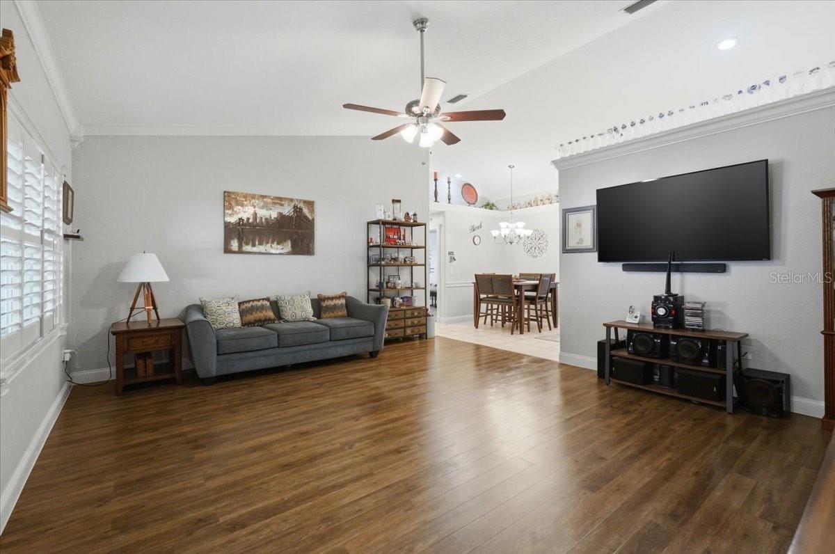 Image 39 of 58 For 173 White Cliff Boulevard