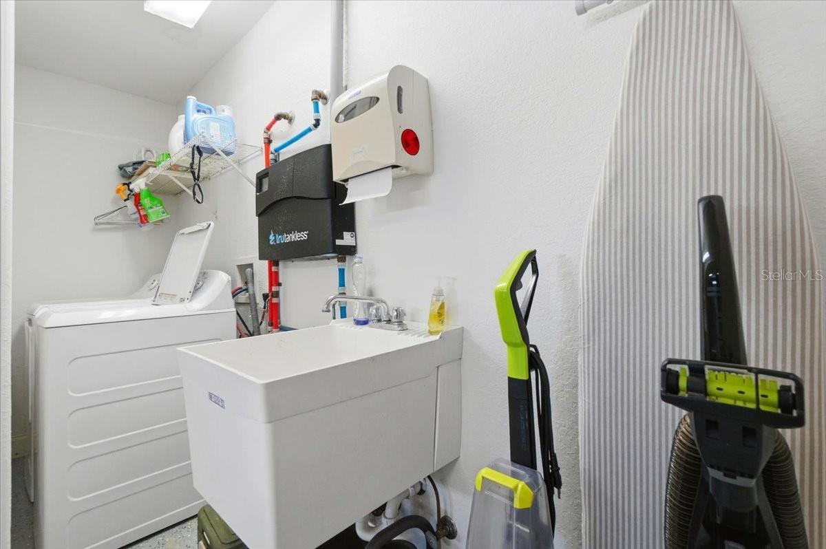 Image 47 of 58 For 173 White Cliff Boulevard