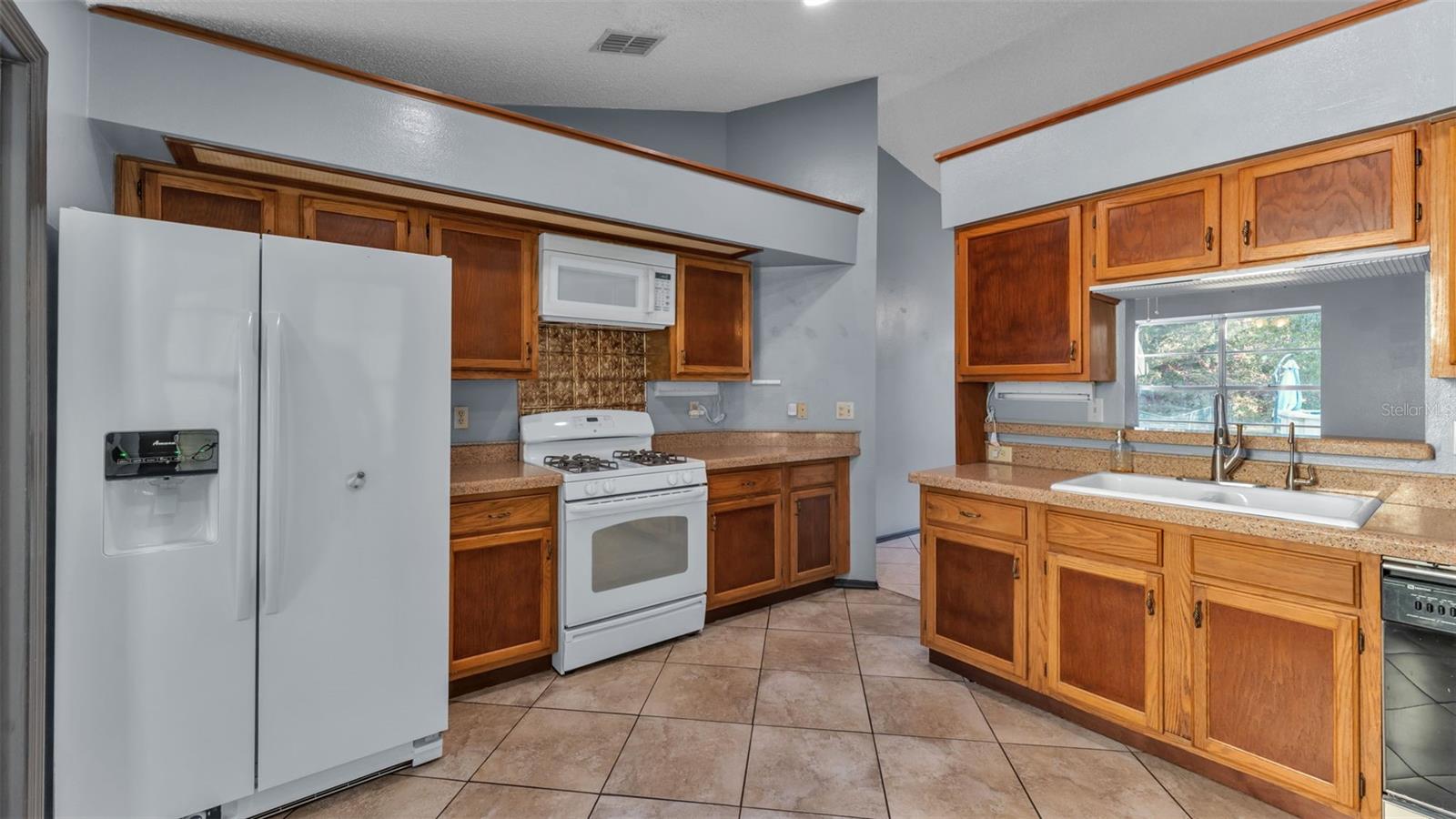 Image 16 of 41 For 6852 Palomino Drive