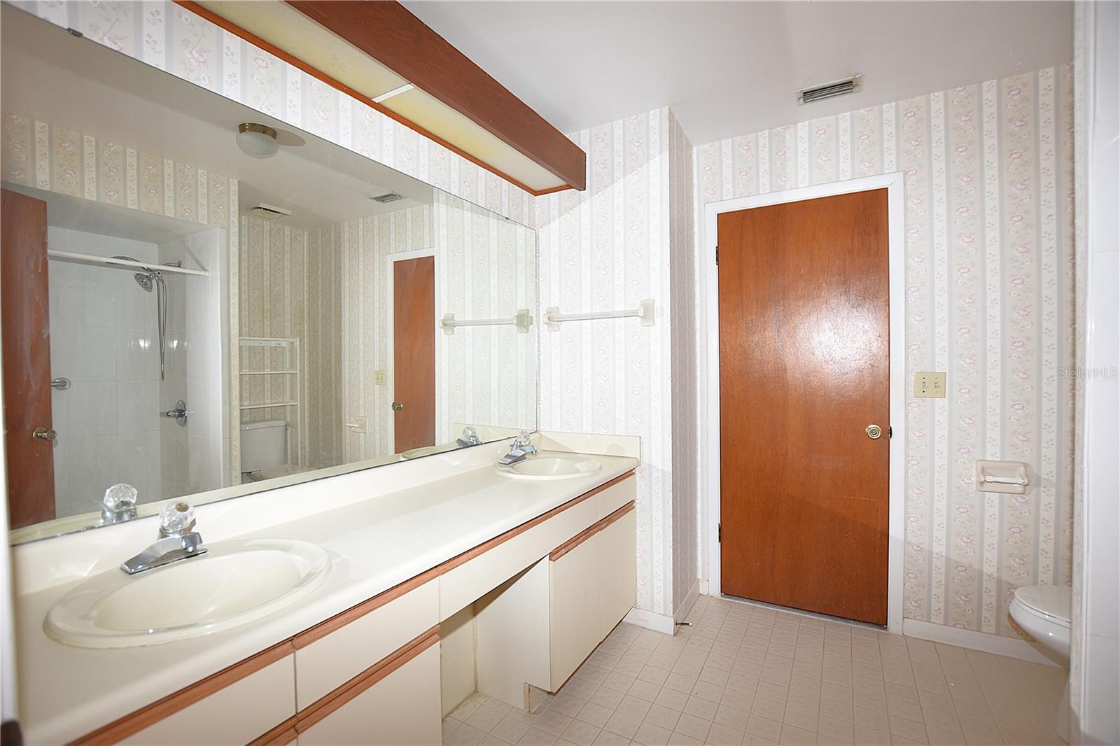 Image 15 of 20 For 707 Carpenters Way 45