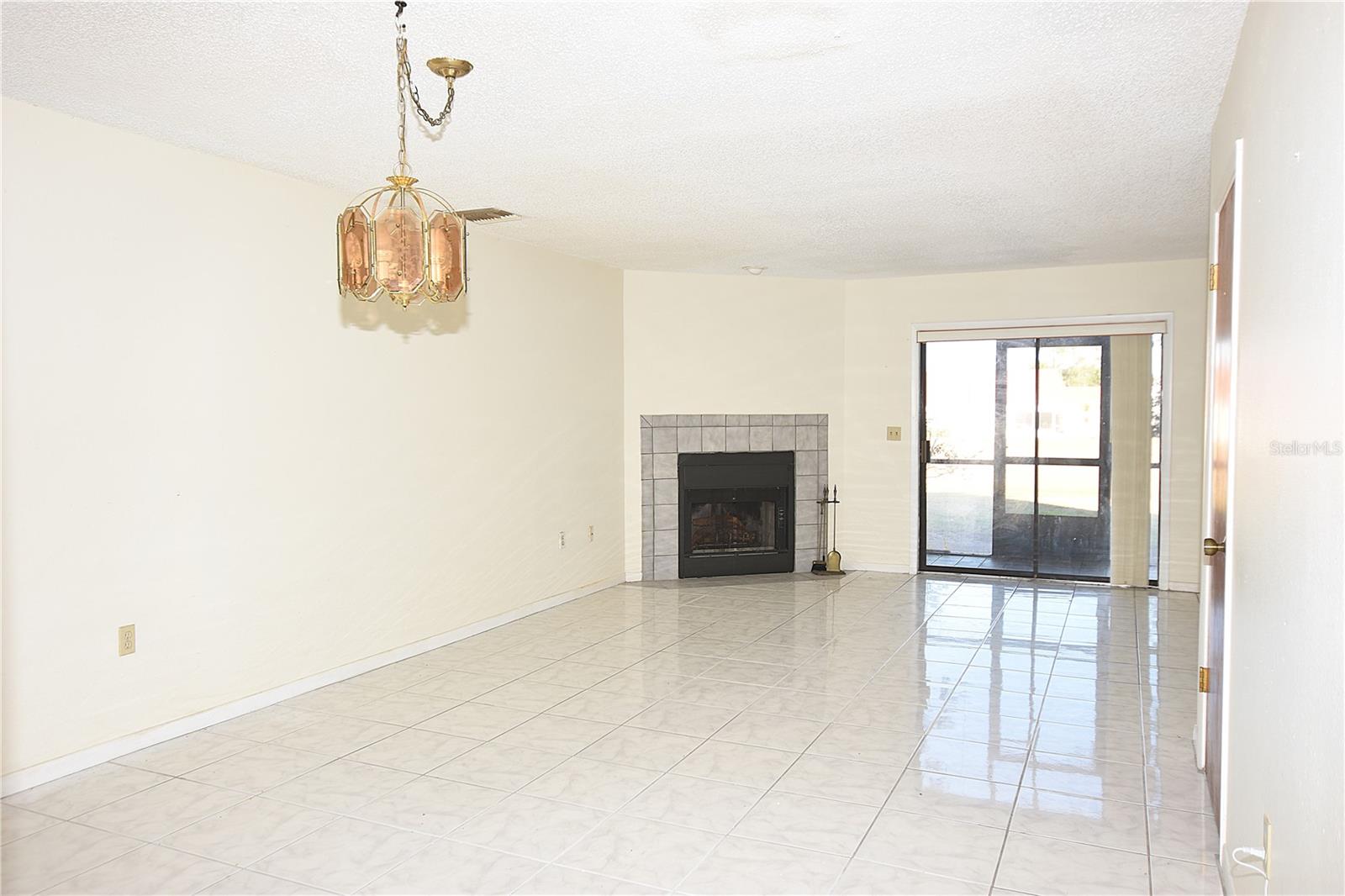 Image 8 of 20 For 707 Carpenters Way 45