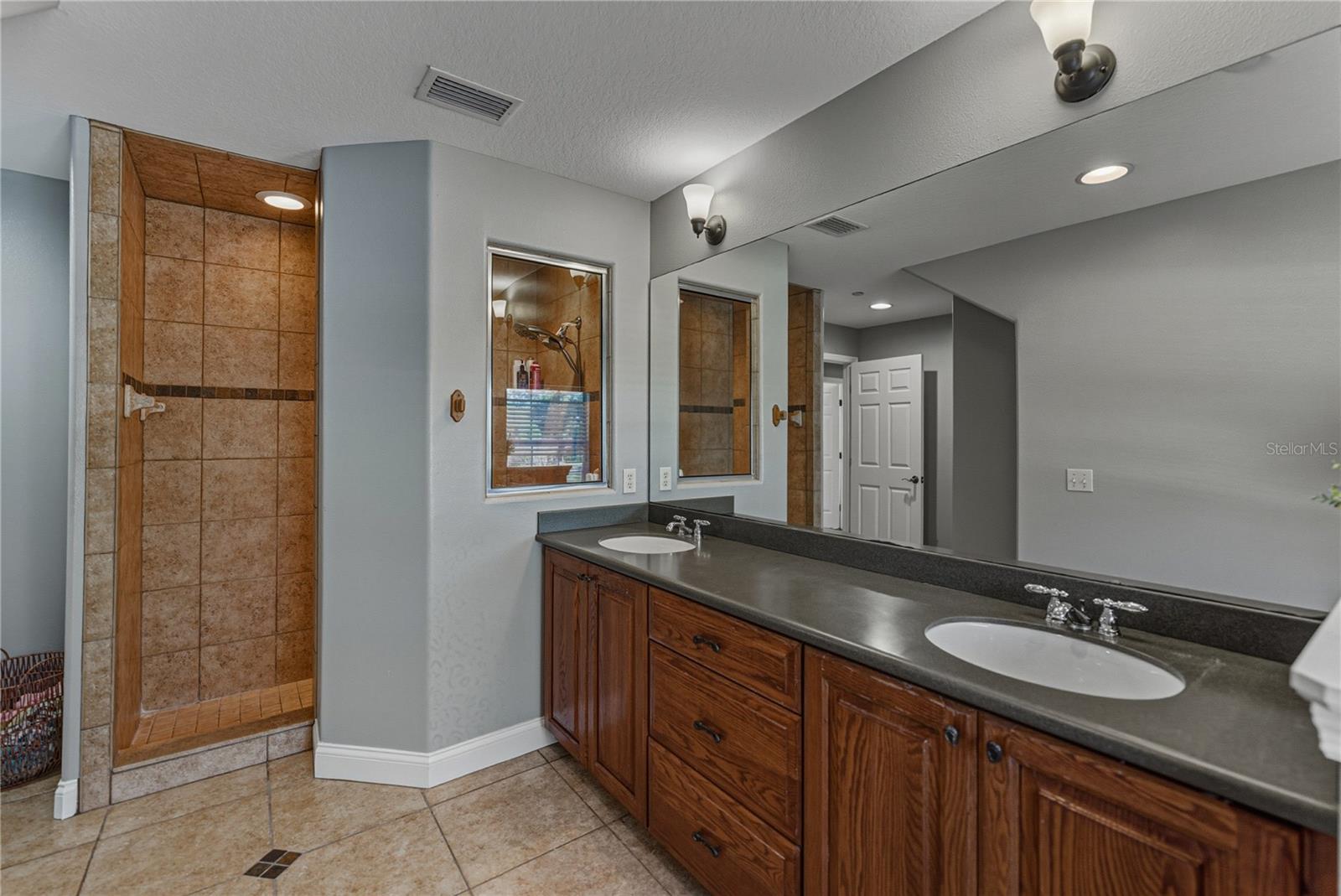 Image 28 of 80 For 209 Frenchmans Creek Way