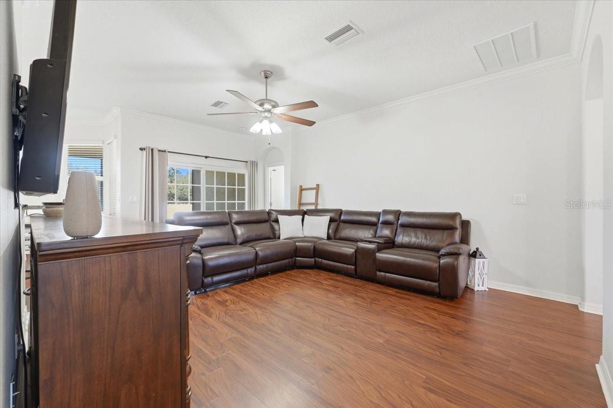 Image 11 of 57 For 225 Franklin Court