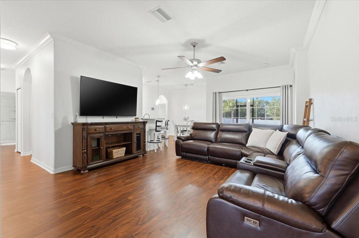 Image 9 of 57 For 225 Franklin Court