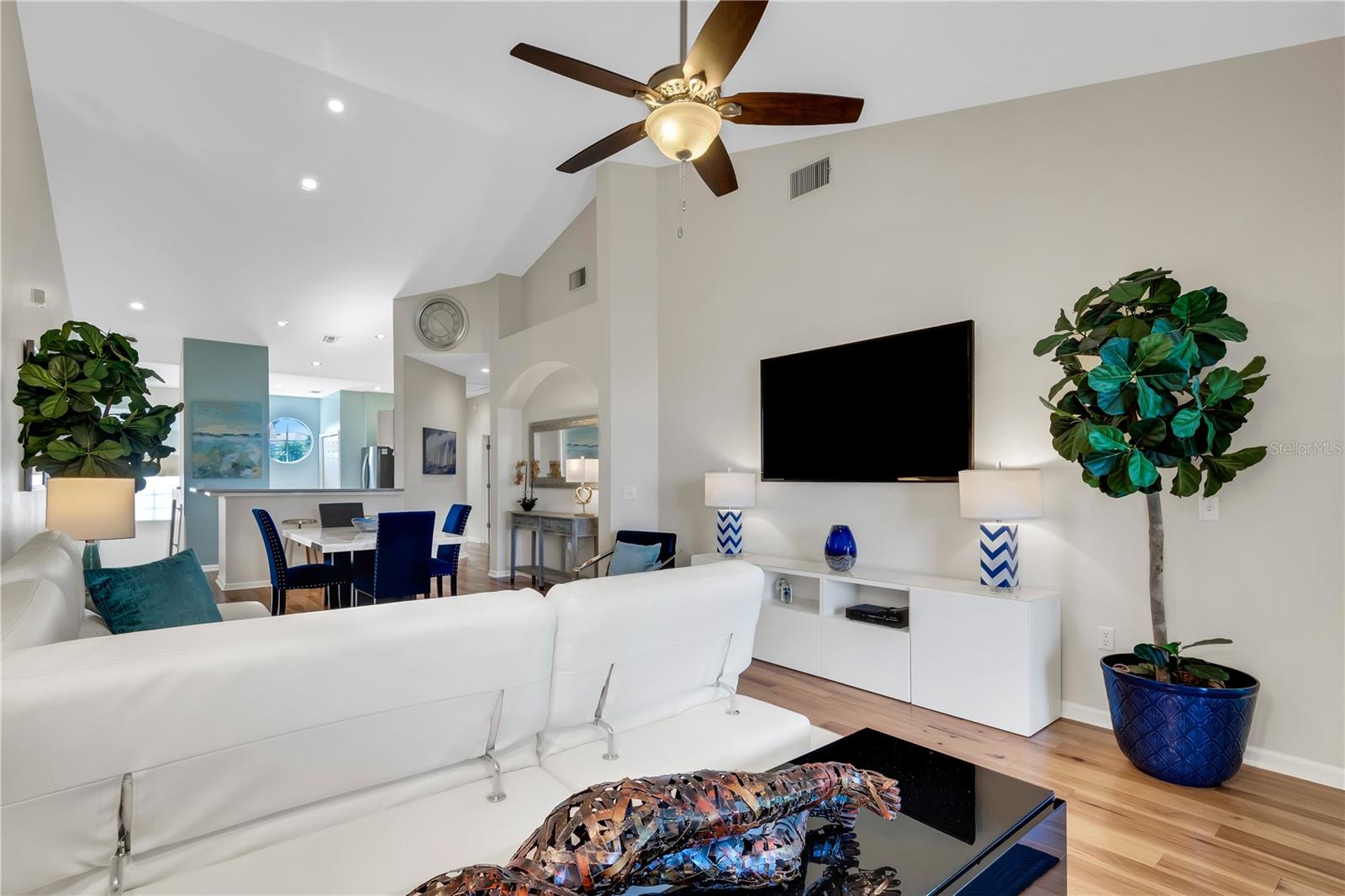 Image 14 of 58 For 421 Enclave Place