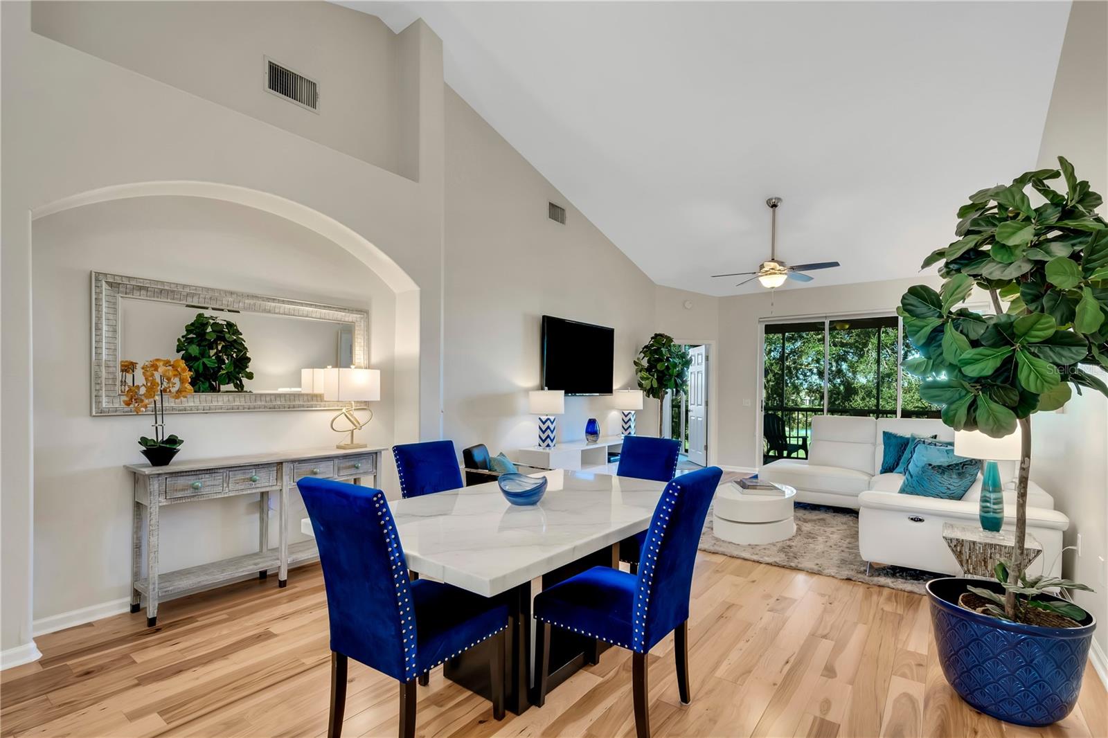 Image 9 of 58 For 421 Enclave Place