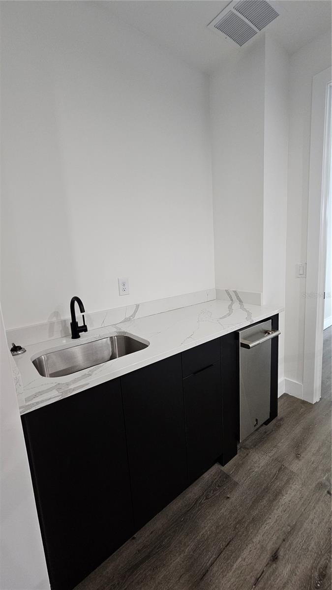 Image 24 of 30 For 3207 Manhattan Avenue