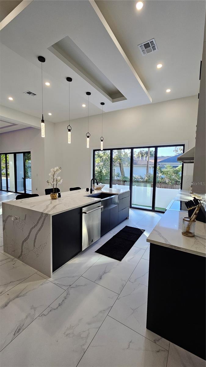 Image 4 of 30 For 3207 Manhattan Avenue