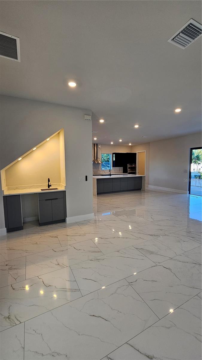 Image 17 of 58 For 4716 Euclid Avenue