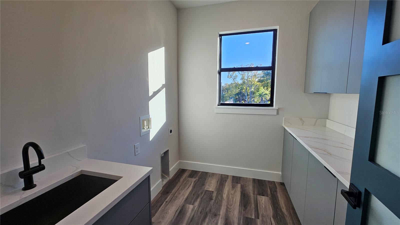 Image 29 of 58 For 4716 Euclid Avenue