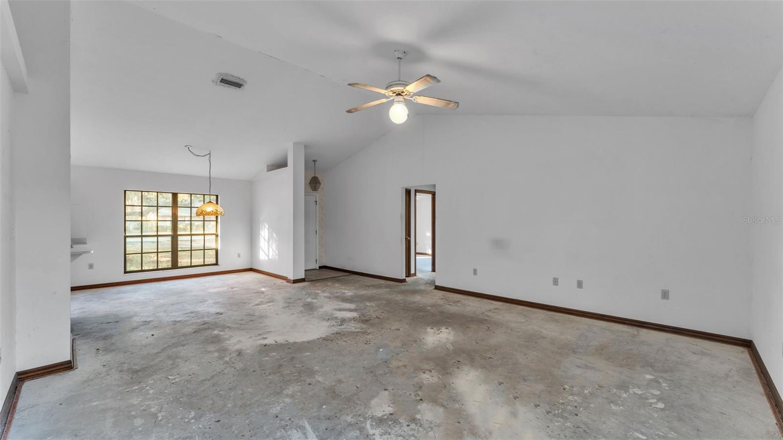 Image 4 of 24 For 1324 Costine Drive