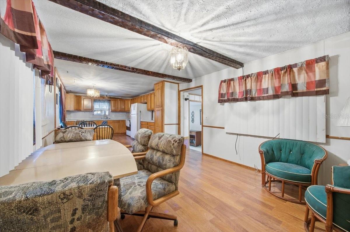 Image 11 of 37 For 10513 Lynnwood Avenue