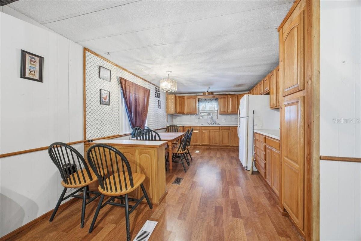 Image 12 of 37 For 10513 Lynnwood Avenue