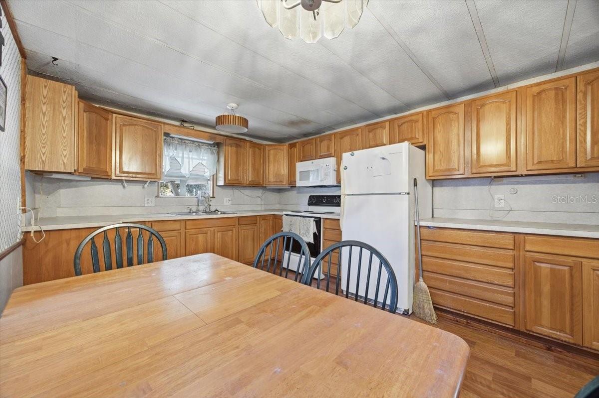 Image 13 of 37 For 10513 Lynnwood Avenue