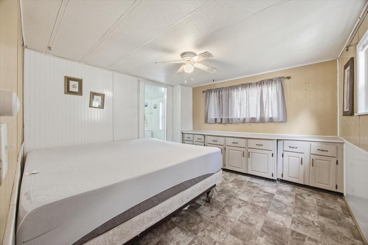 Image 19 of 37 For 10513 Lynnwood Avenue