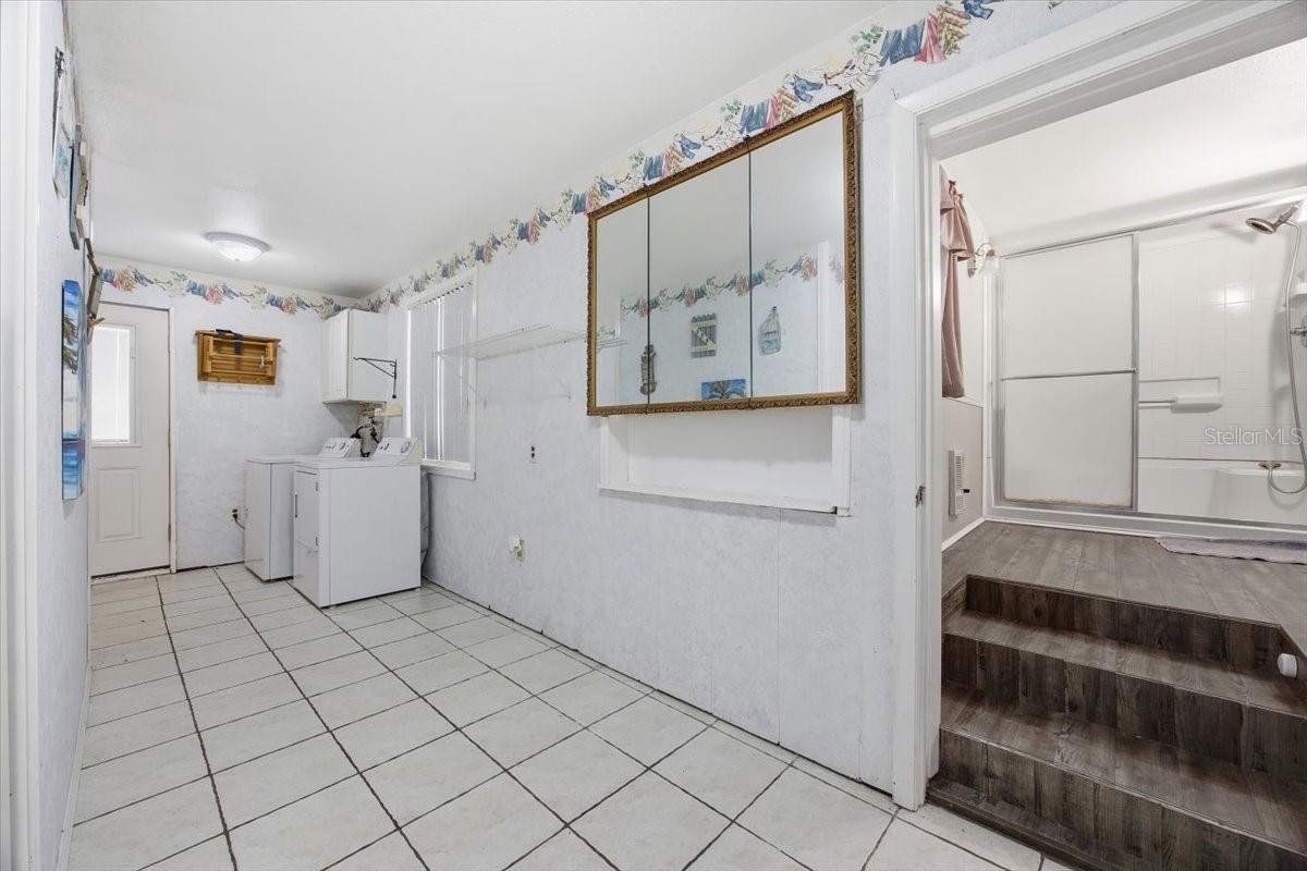 Image 21 of 37 For 10513 Lynnwood Avenue