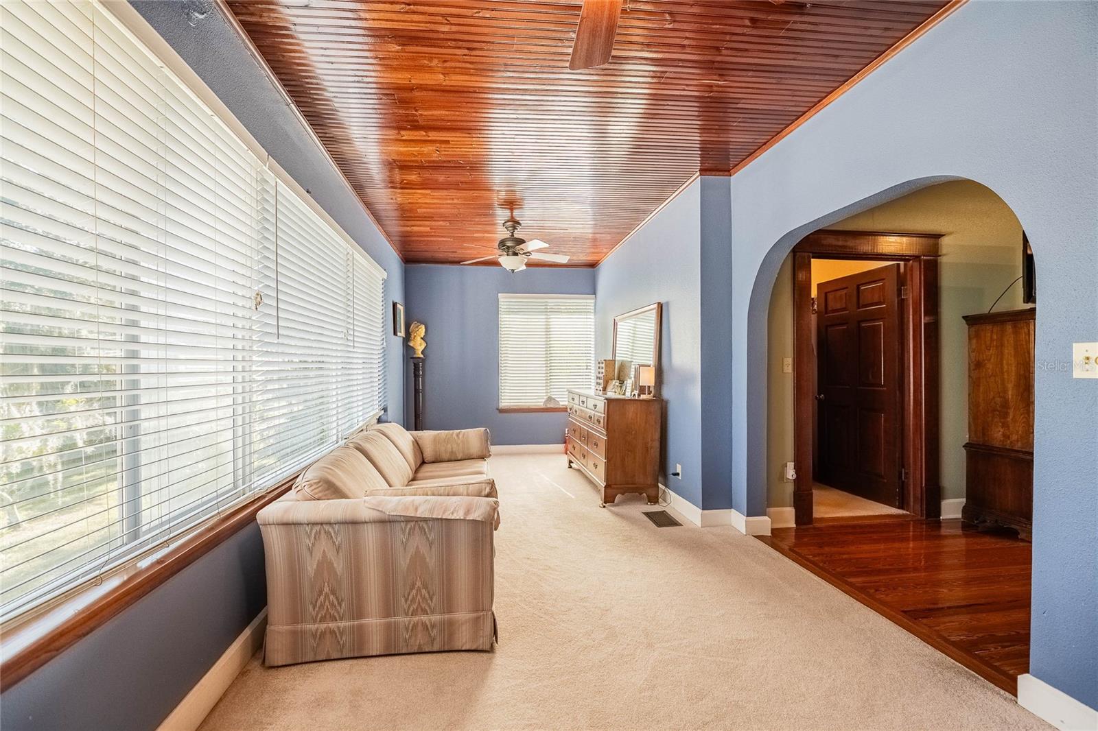 Image 11 of 68 For 102 Lakeshore Boulevard