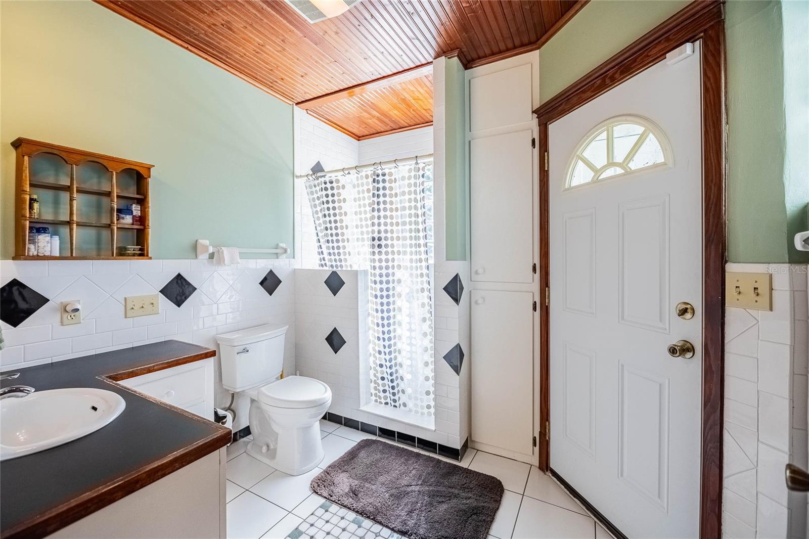 Image 12 of 68 For 102 Lakeshore Boulevard