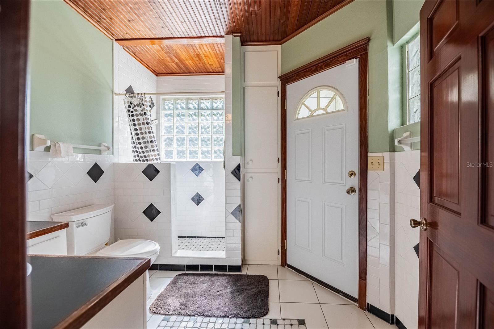 Image 13 of 68 For 102 Lakeshore Boulevard