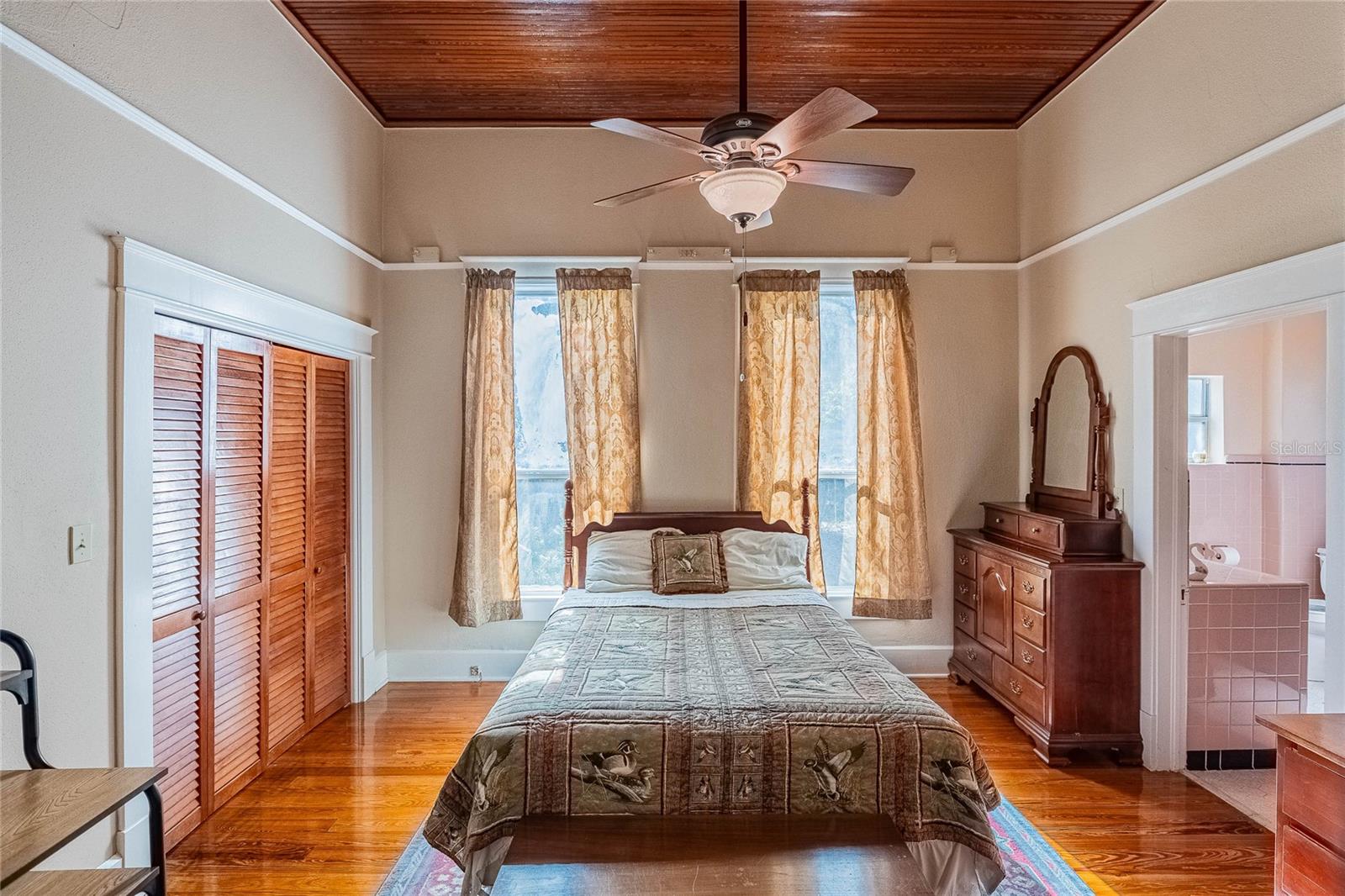 Image 16 of 68 For 102 Lakeshore Boulevard