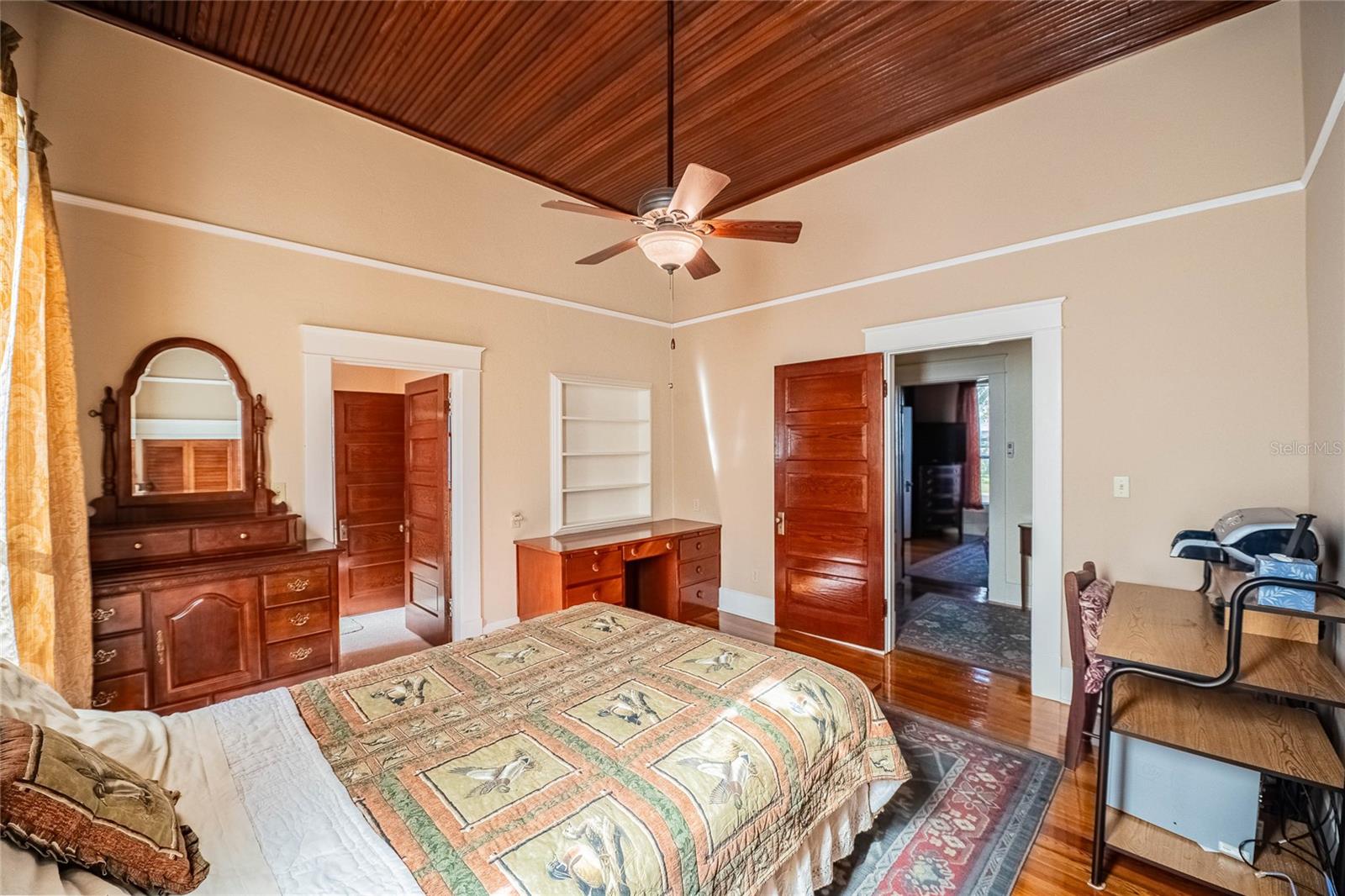 Image 17 of 68 For 102 Lakeshore Boulevard