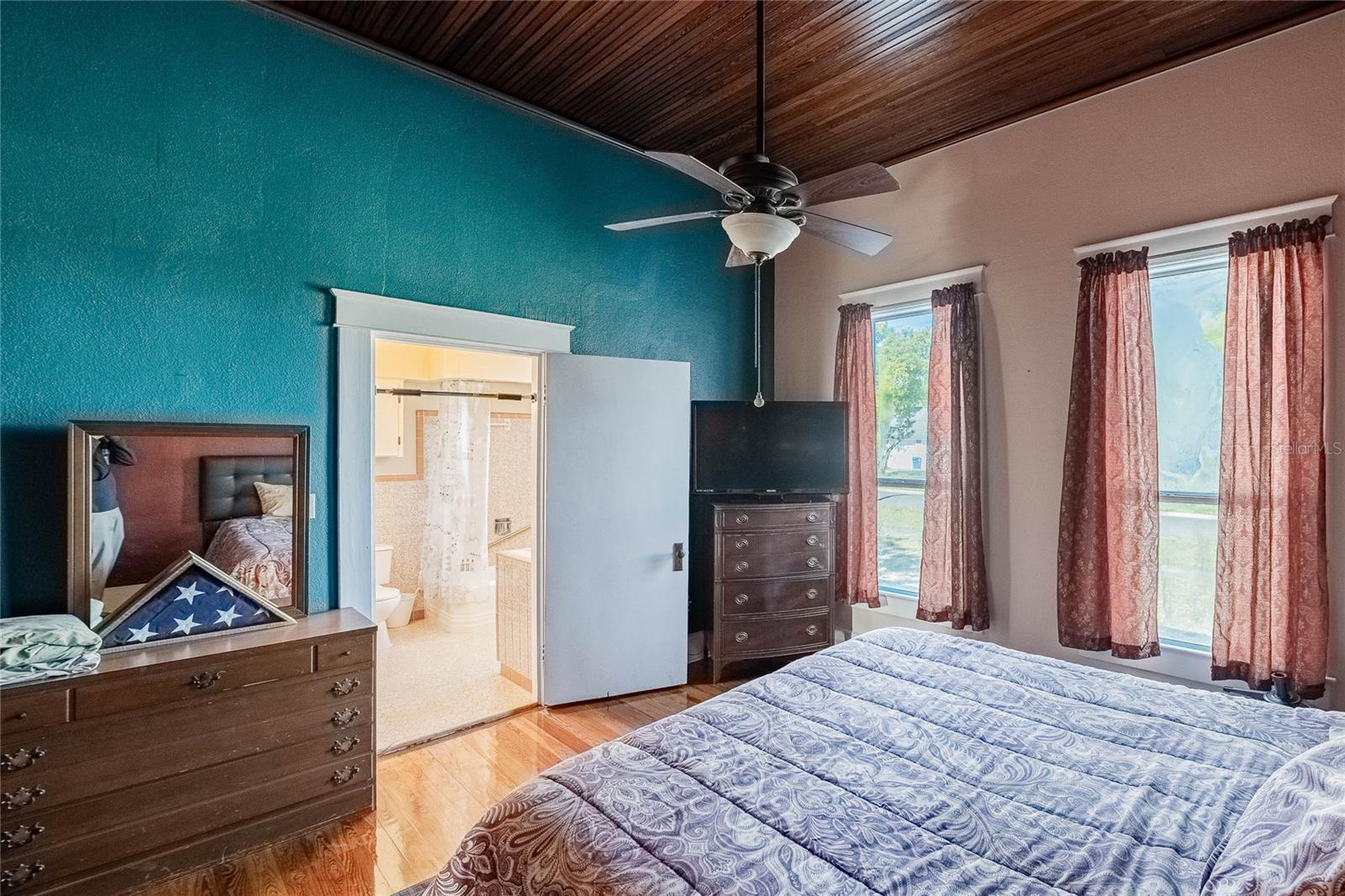 Image 21 of 68 For 102 Lakeshore Boulevard