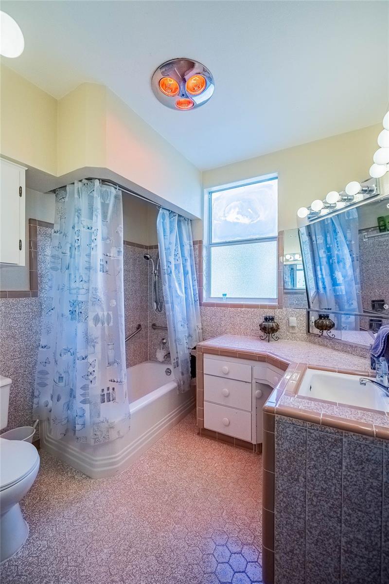 Image 29 of 68 For 102 Lakeshore Boulevard