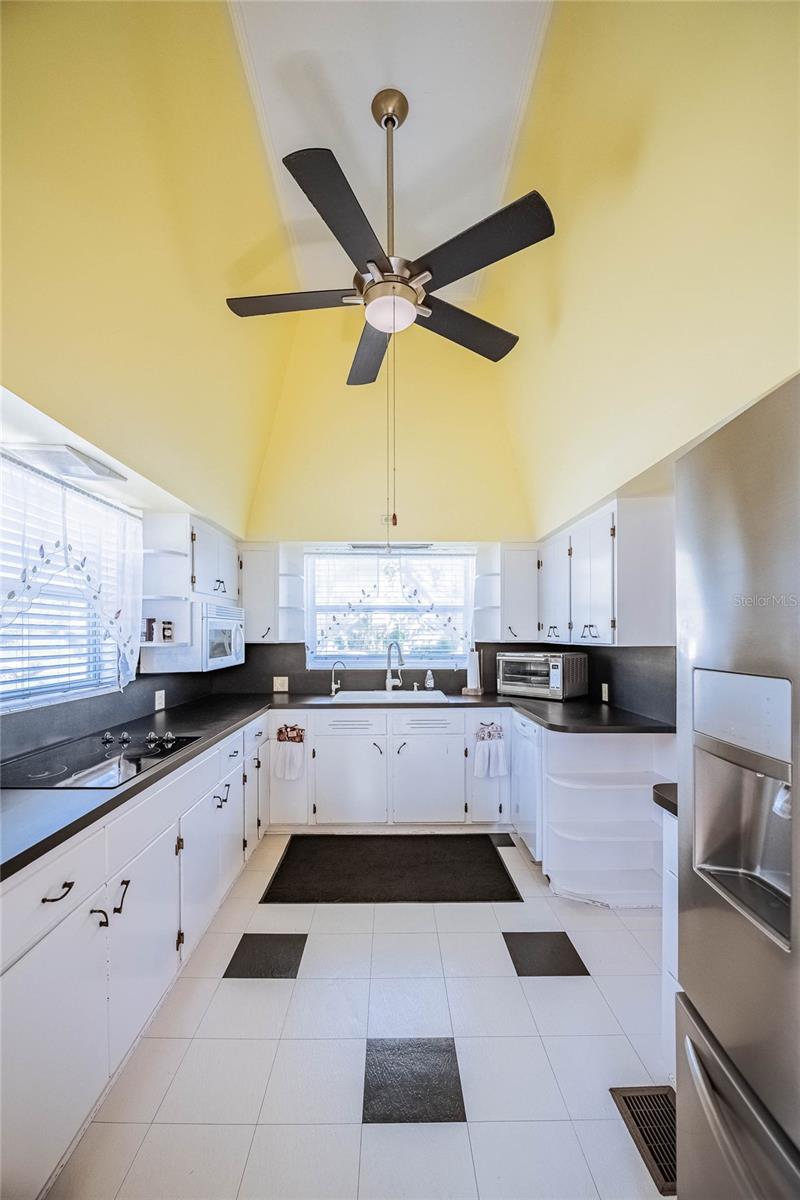 Image 34 of 68 For 102 Lakeshore Boulevard