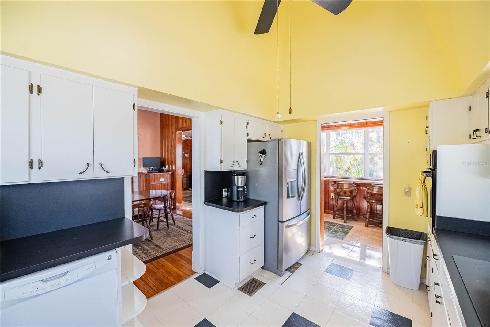 Image 35 of 68 For 102 Lakeshore Boulevard