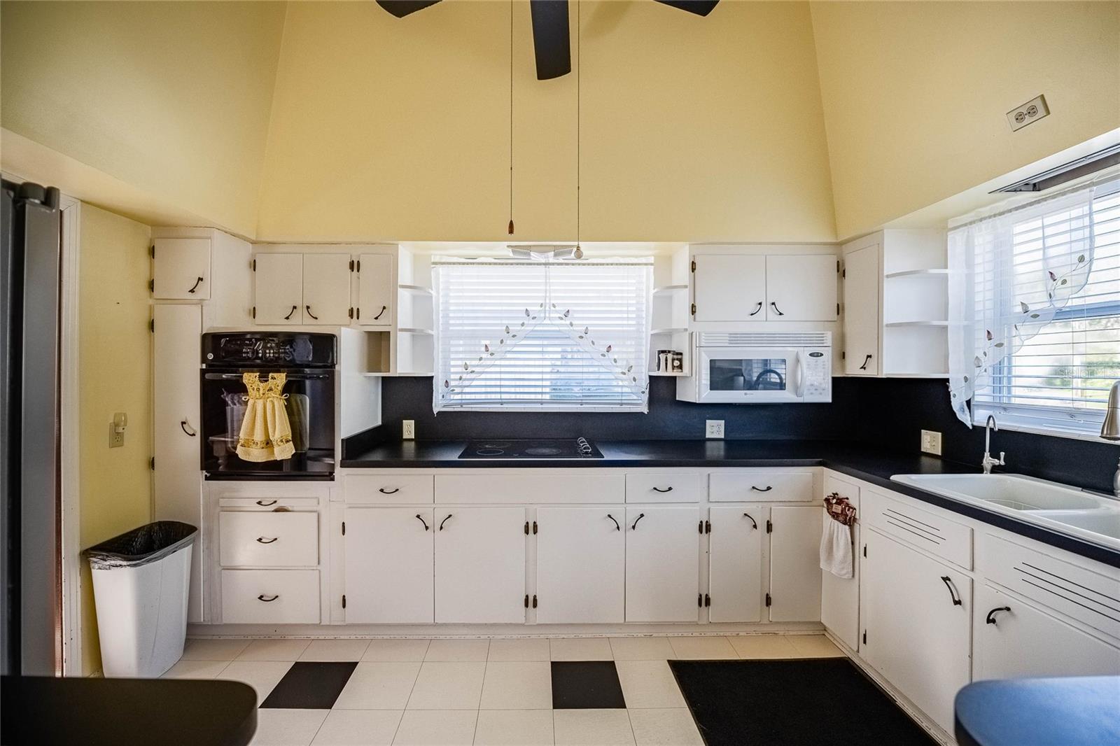 Image 37 of 68 For 102 Lakeshore Boulevard