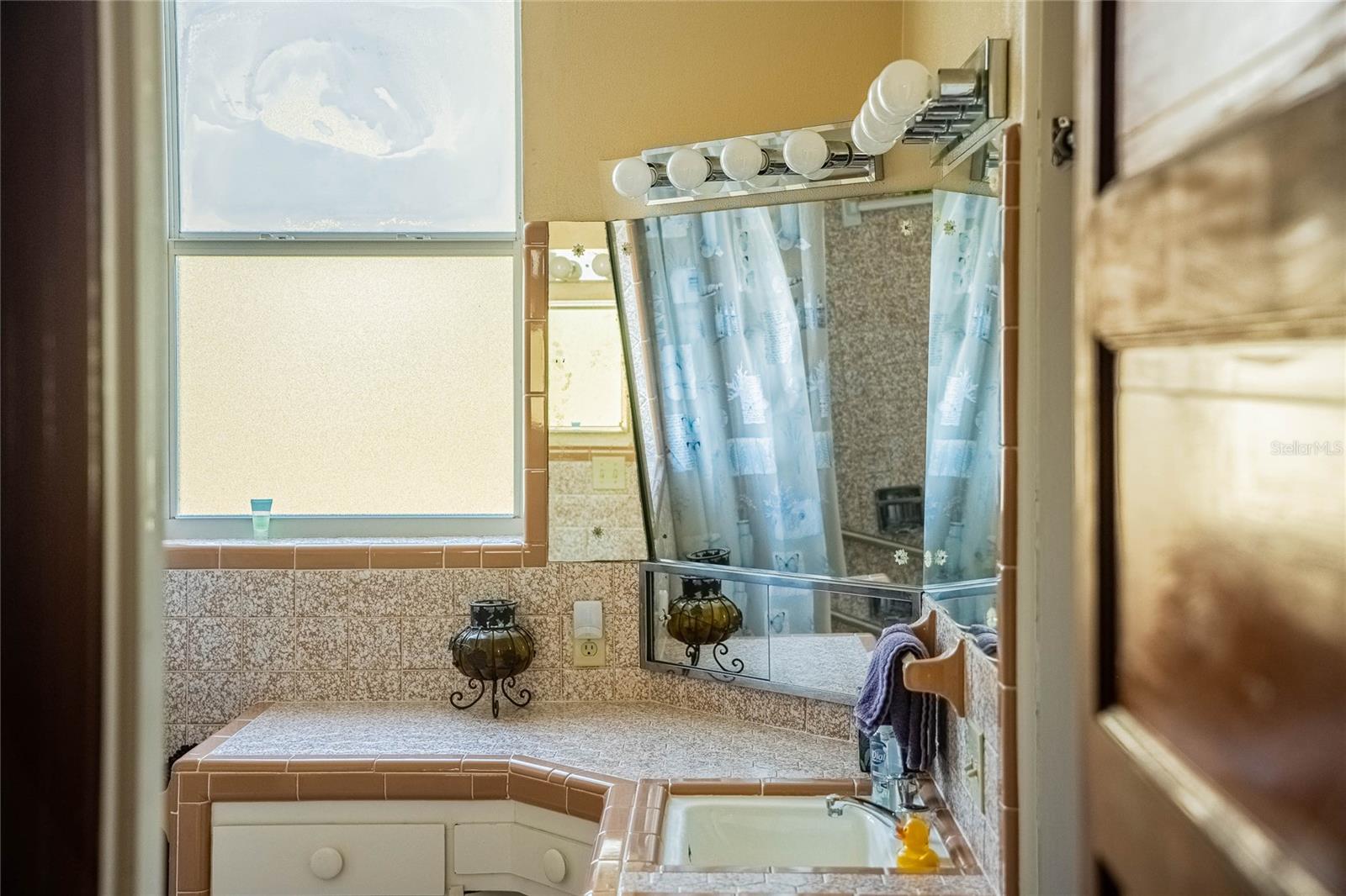 Image 42 of 68 For 102 Lakeshore Boulevard