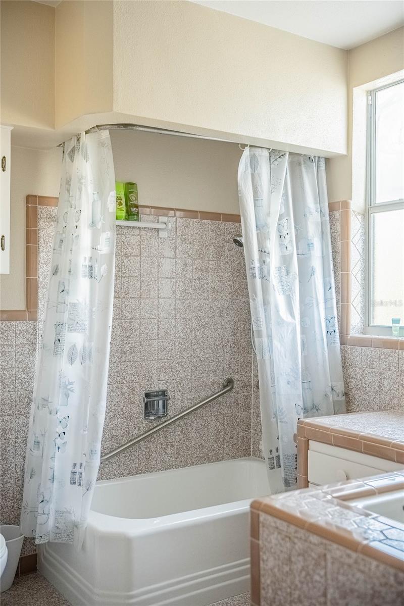 Image 43 of 68 For 102 Lakeshore Boulevard