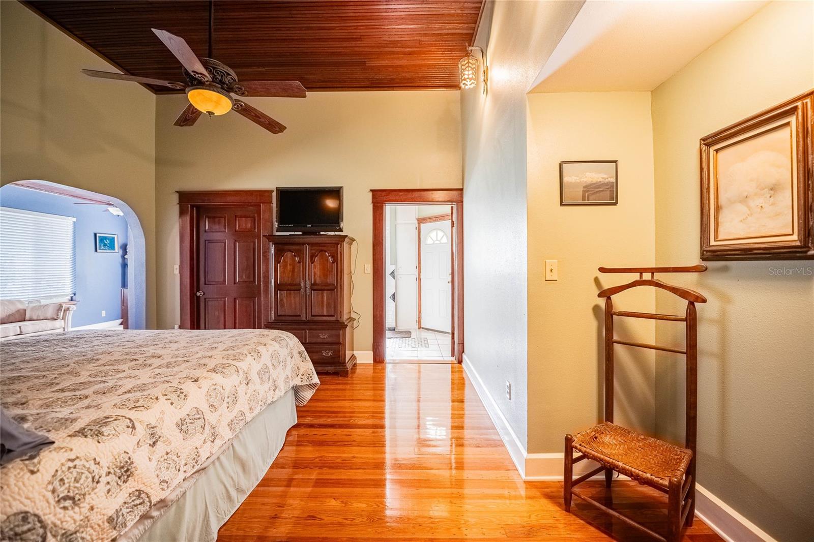 Image 5 of 68 For 102 Lakeshore Boulevard