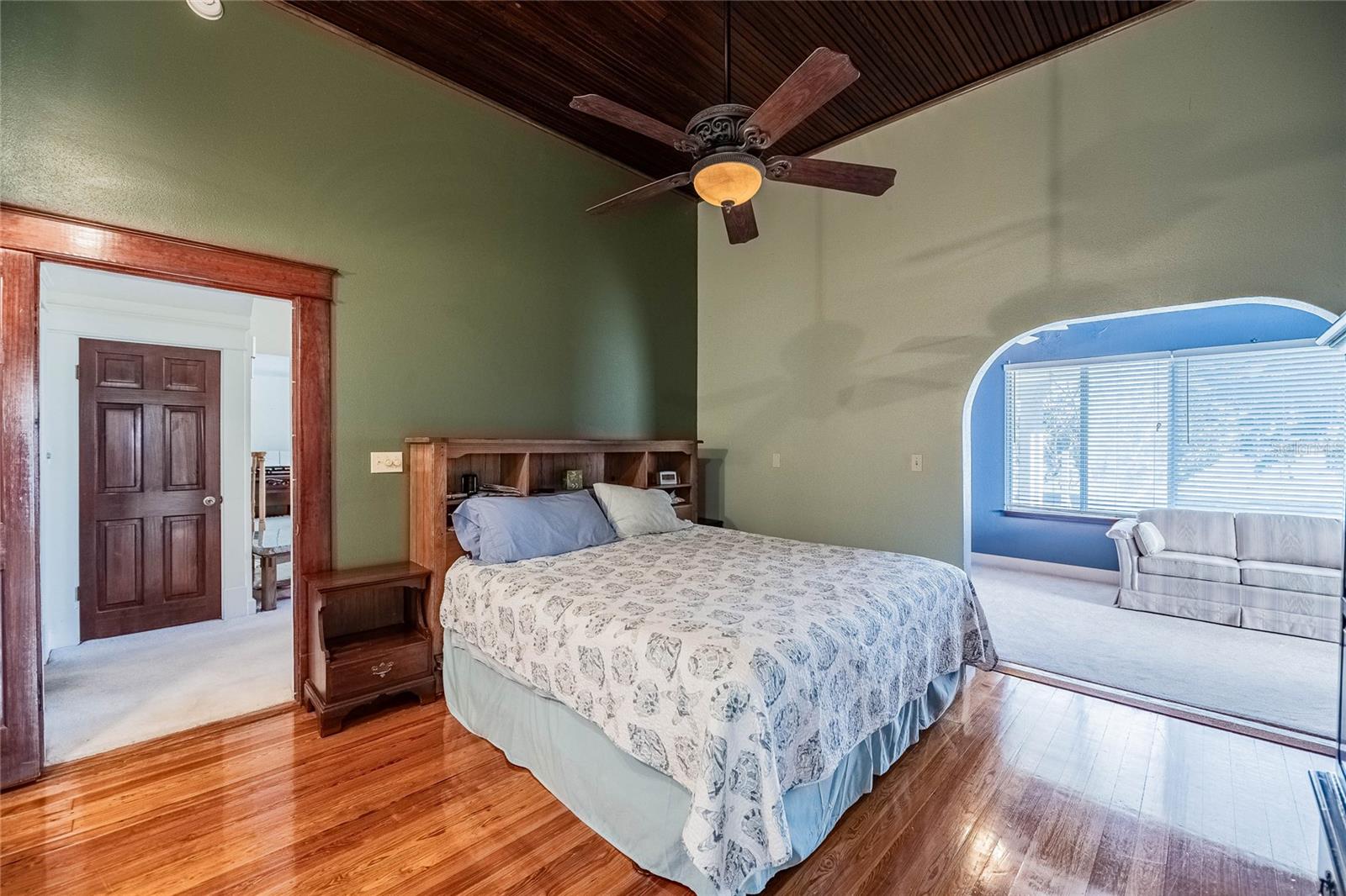 Image 7 of 68 For 102 Lakeshore Boulevard