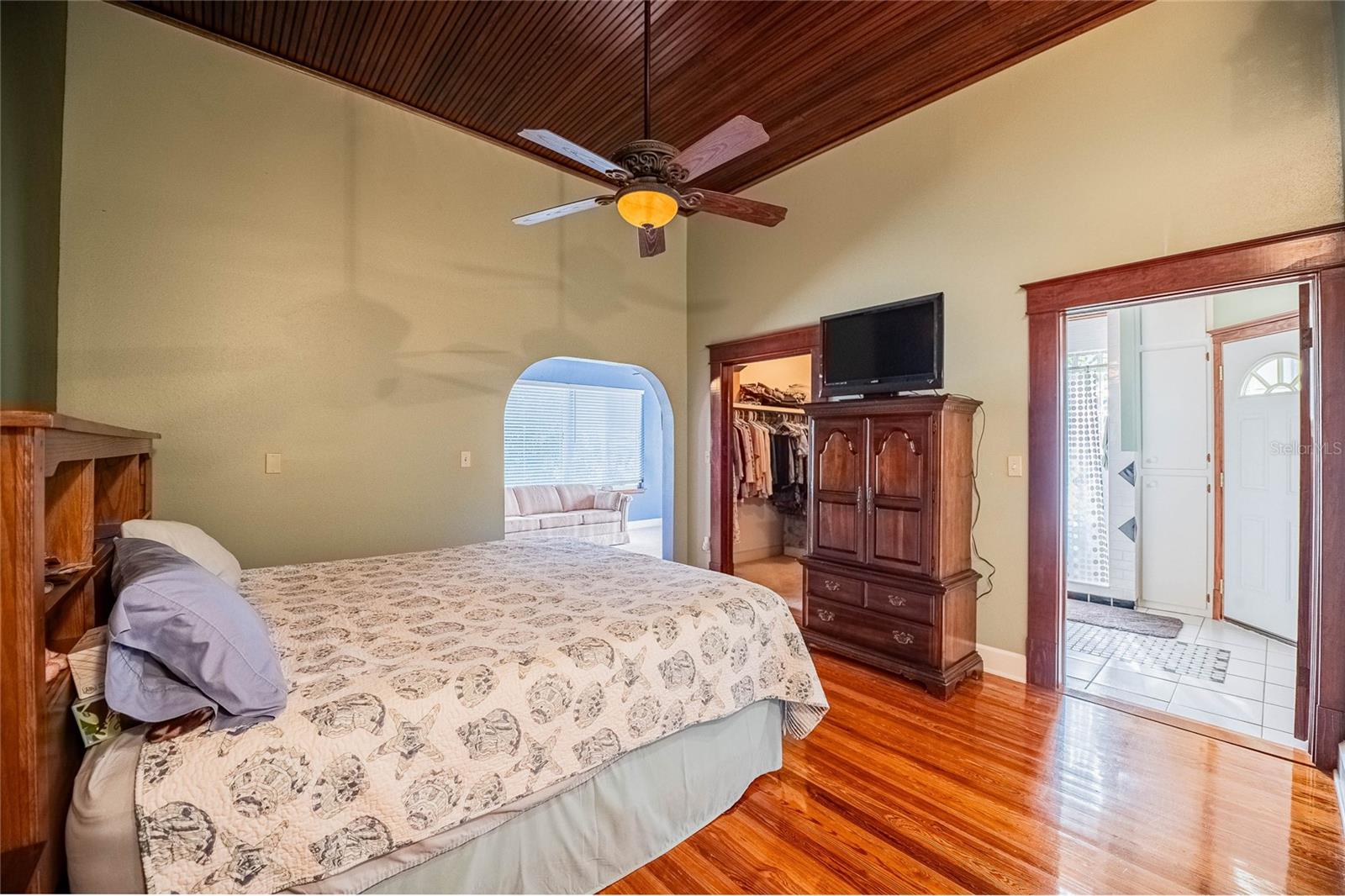 Image 8 of 68 For 102 Lakeshore Boulevard