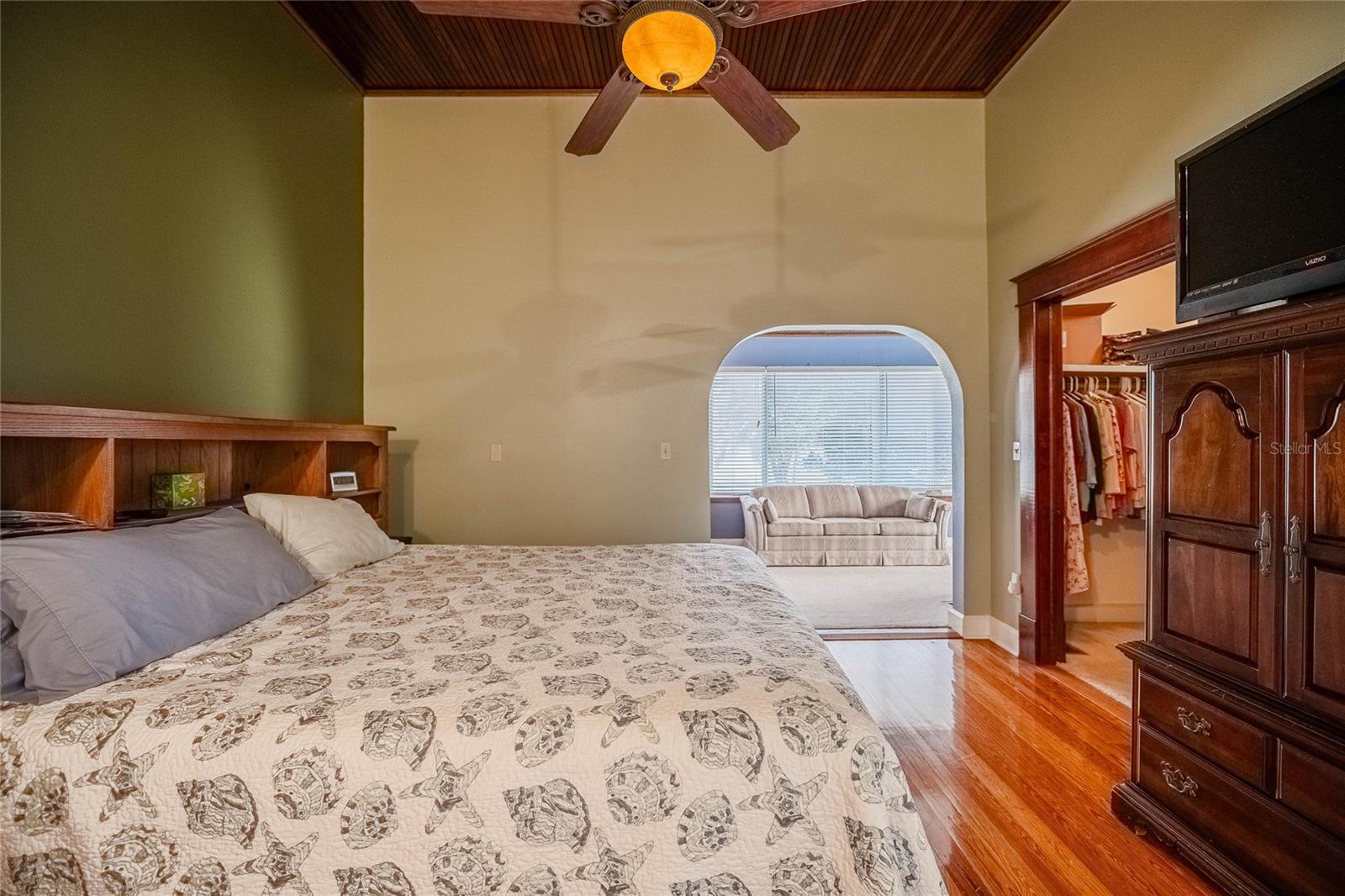 Image 9 of 68 For 102 Lakeshore Boulevard