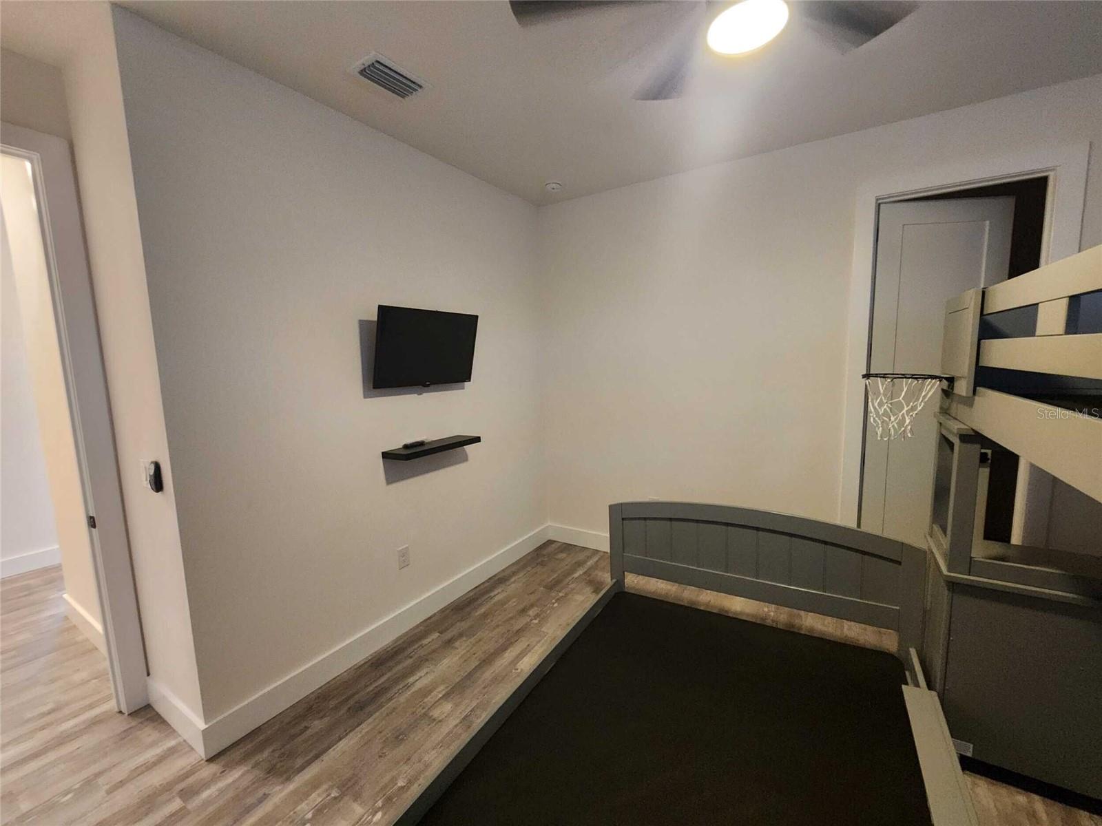 Image 13 of 20 For 3615 Anderson Avenue