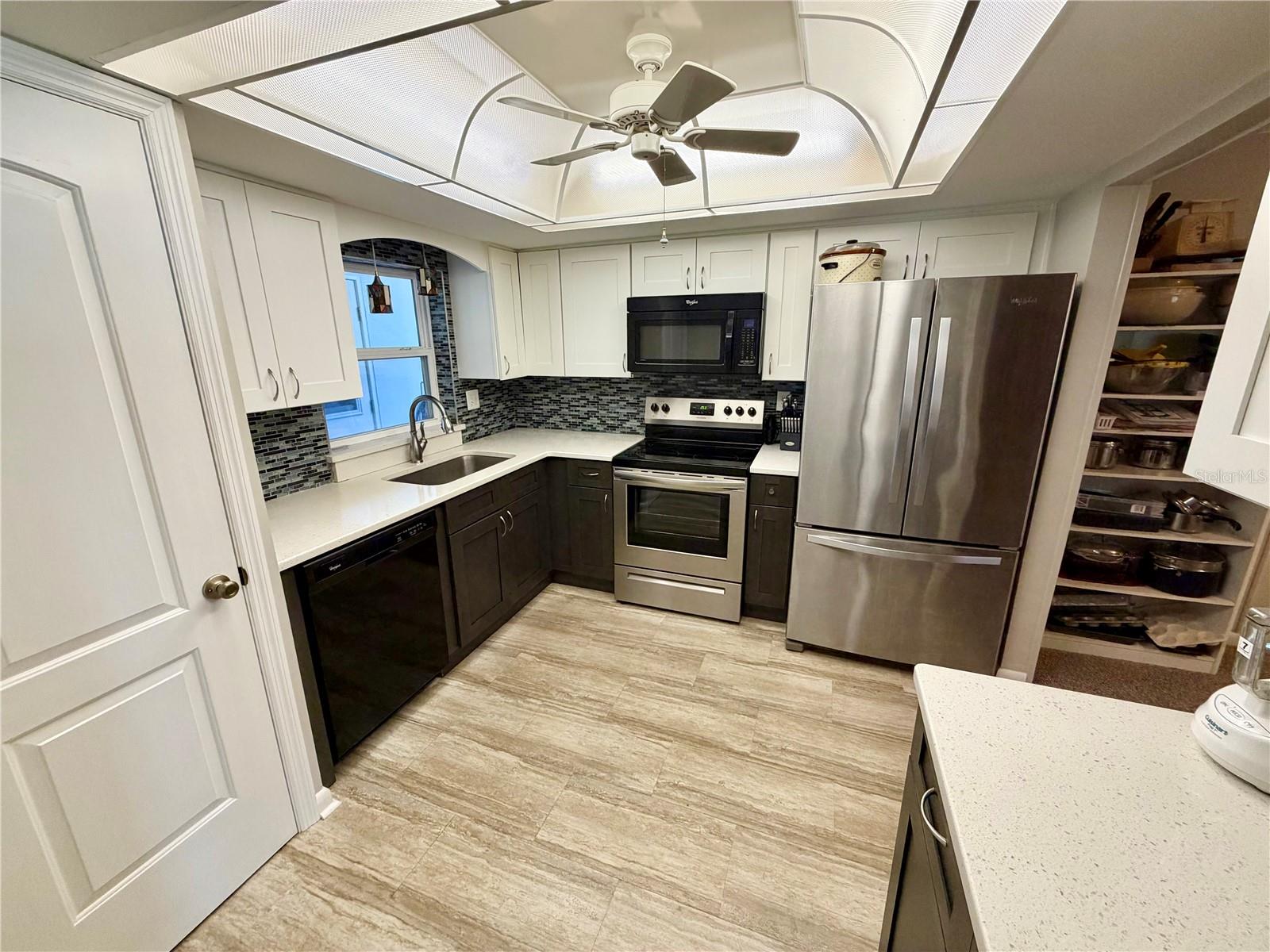 Image 15 of 34 For 515 Cameo Drive