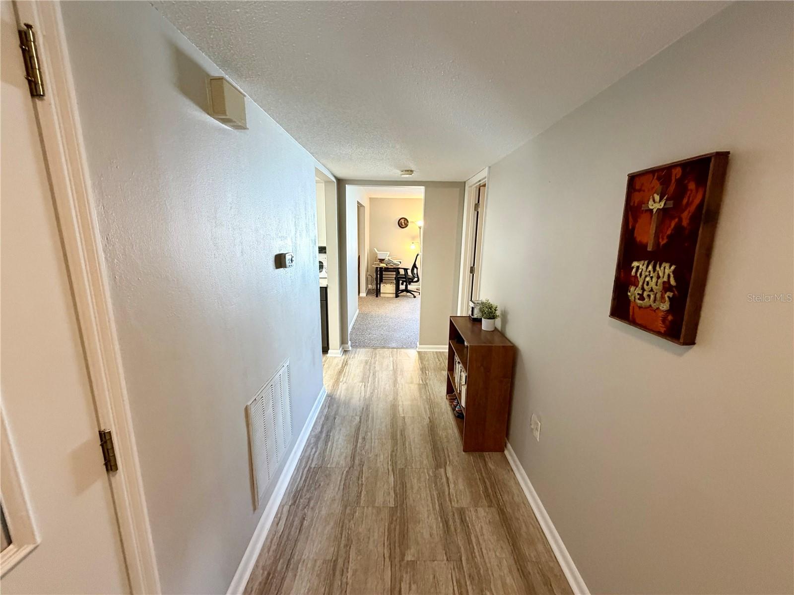 Image 9 of 34 For 515 Cameo Drive