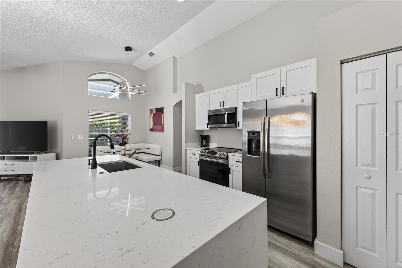 Image 16 of 47 For 2212 Mallory Circle