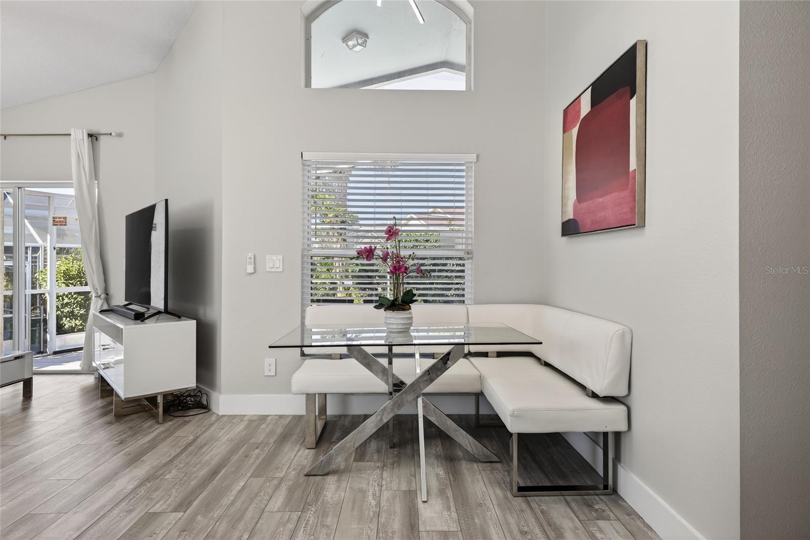 Image 19 of 47 For 2212 Mallory Circle