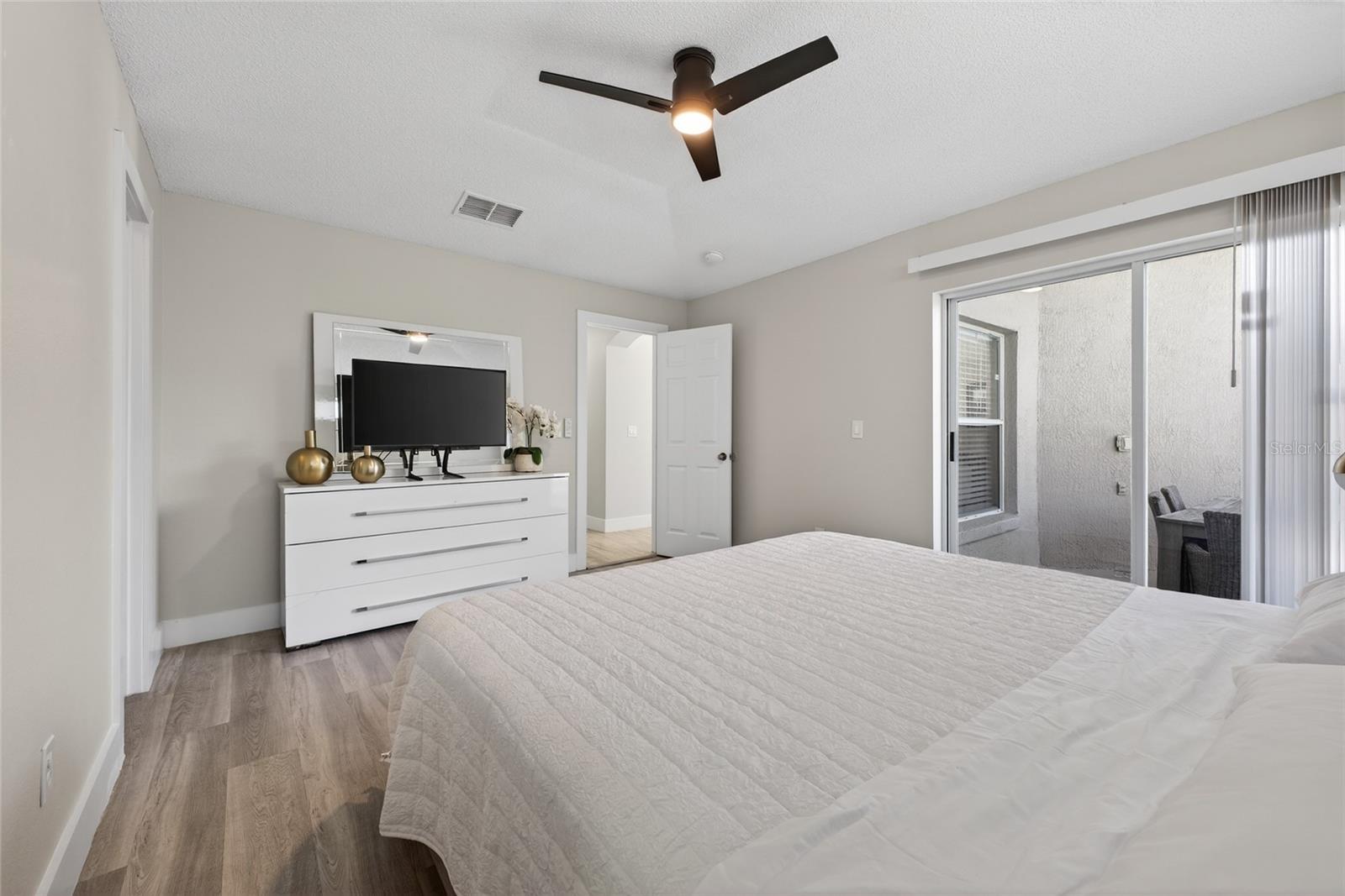 Image 23 of 47 For 2212 Mallory Circle