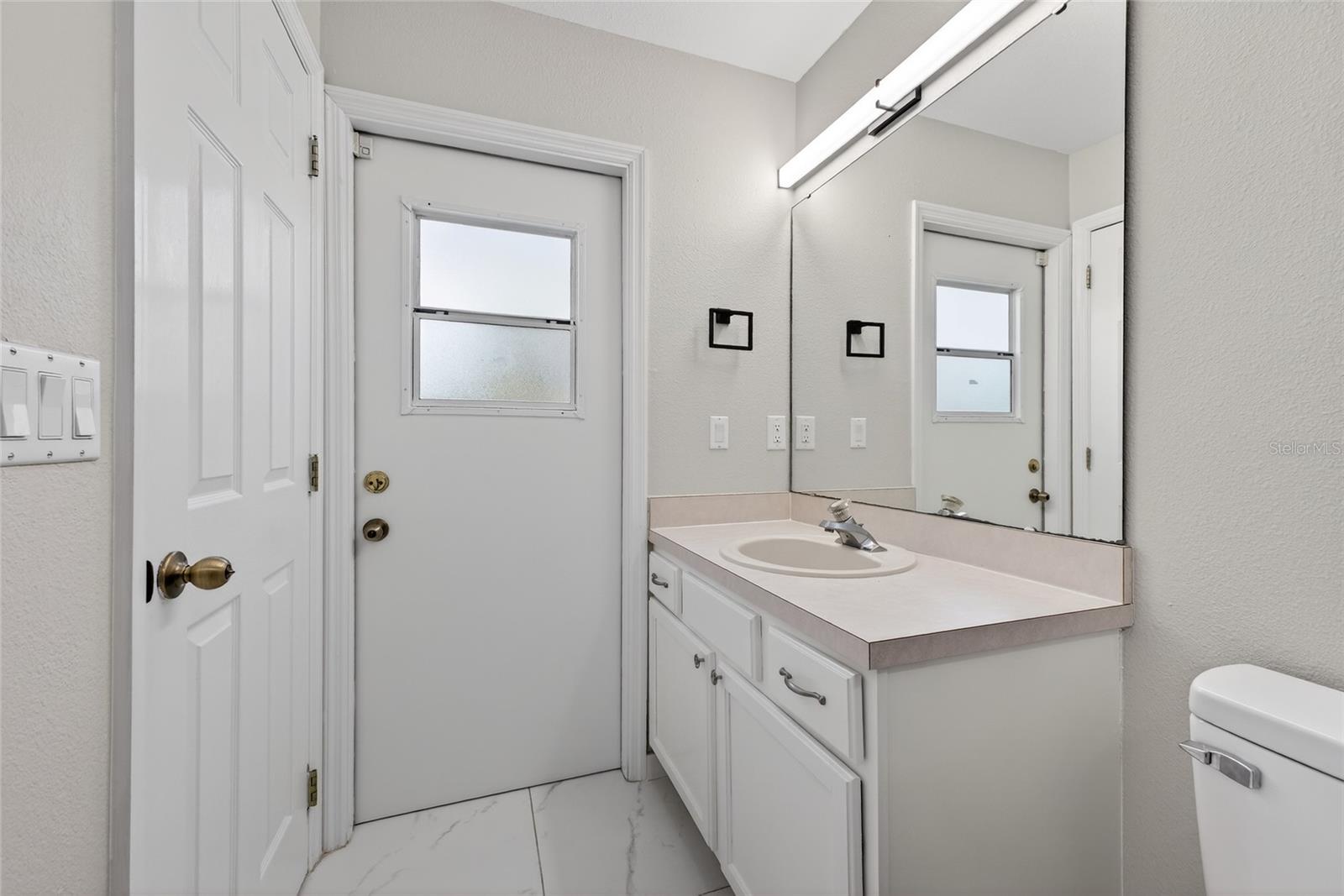 Image 26 of 47 For 2212 Mallory Circle