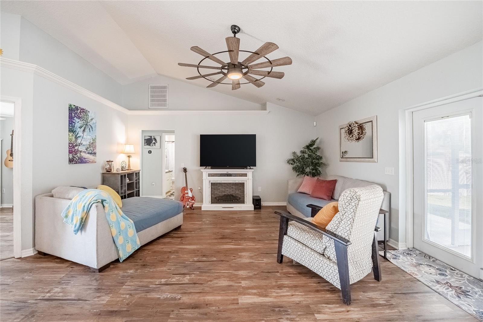 Image 15 of 38 For 5837 Manchester Drive W